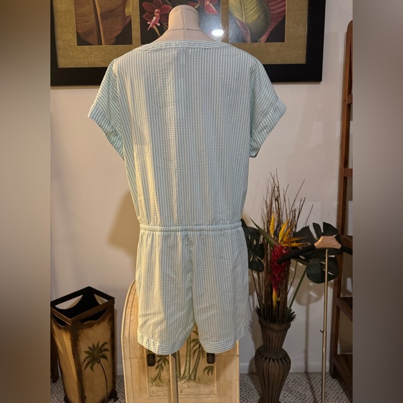 Vineyard Vines NWT Seersucker Short Sleeve Romper Retail $118 Aqua Blue White M - Picture 6 of 9